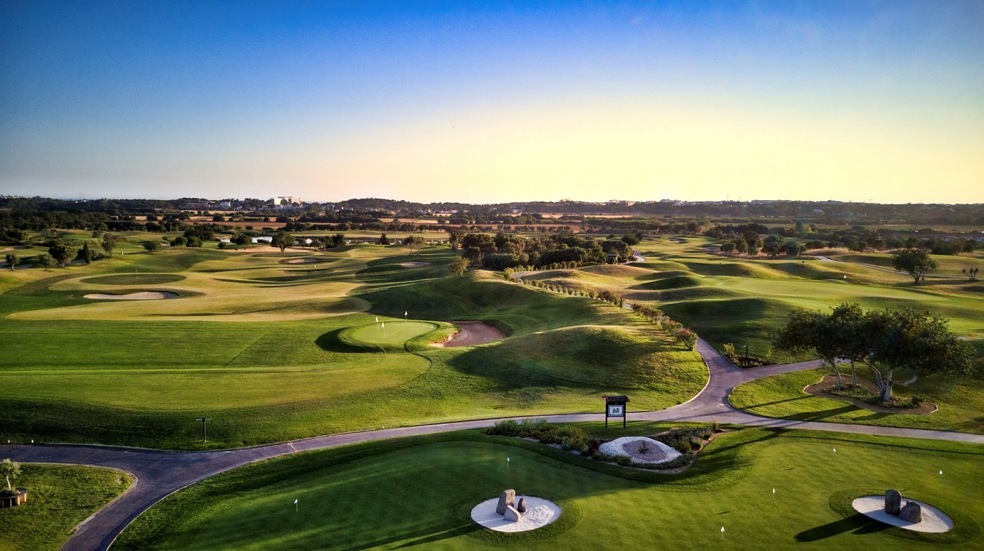 https://mail.portugalgolfcourses.info/uploads/golf-courses/Vilamoura_Victoria_Golf_Course_ir2s8WDDb4_20240609120109.jpg
